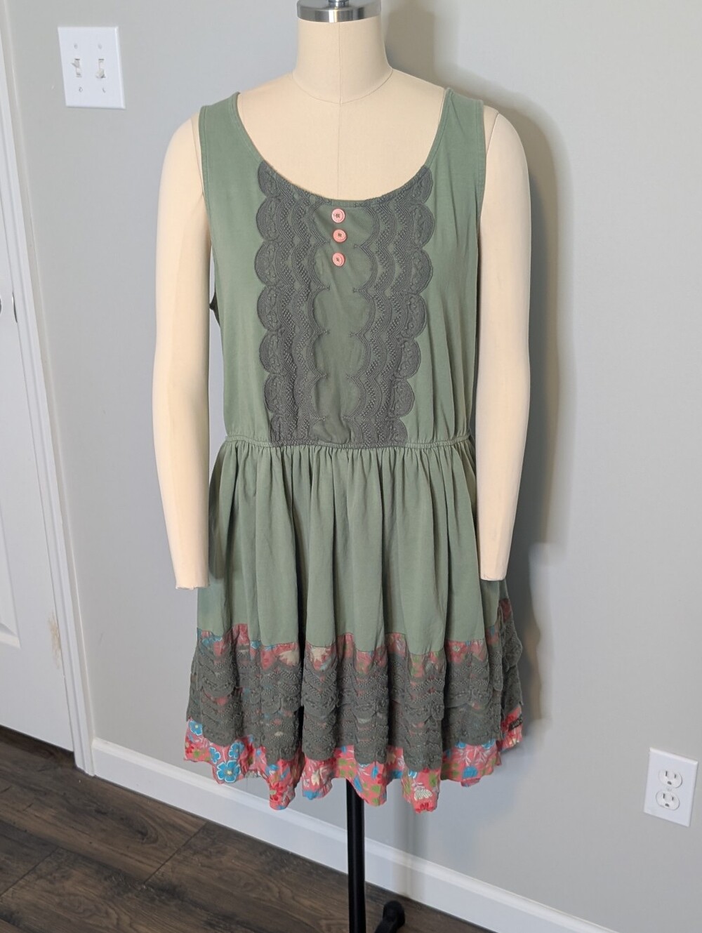Matilda Jane Sleeveless Sage Green Lace-Trim Sundress with Floral Hem Size XL - Picture 2 of 8